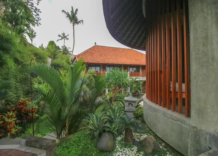 Отель Queen At Gunung Sari 3*