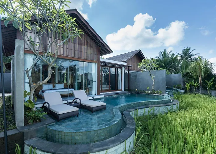 Отель Queen At Gunung Sari 3*